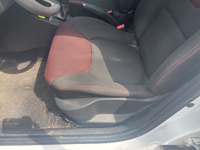 Renault Clio 0.9 Energy Expression 2015 – снимка 19