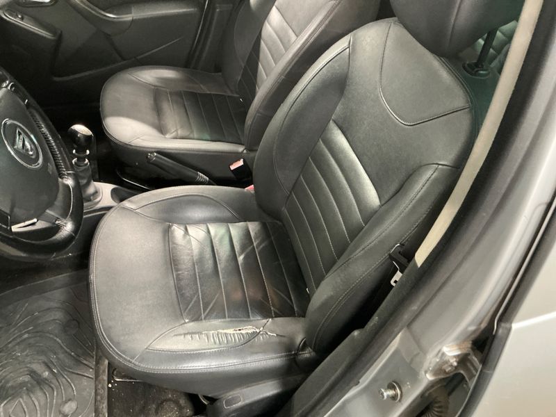 Dacia Duster 1.5 dCi Prestige 4x2 2015 – снимка 31