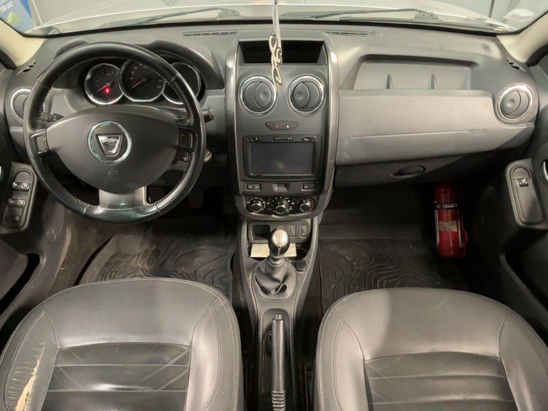 Dacia Duster 1.5 dCi Prestige 4x2 2015 – снимка 17