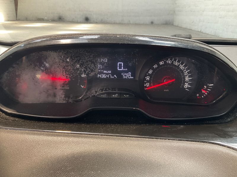 Peugeot 208 1.2 VTi Access — zdjęcie 4