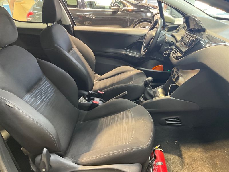 Peugeot 208 1.2 VTi Access — zdjęcie 3