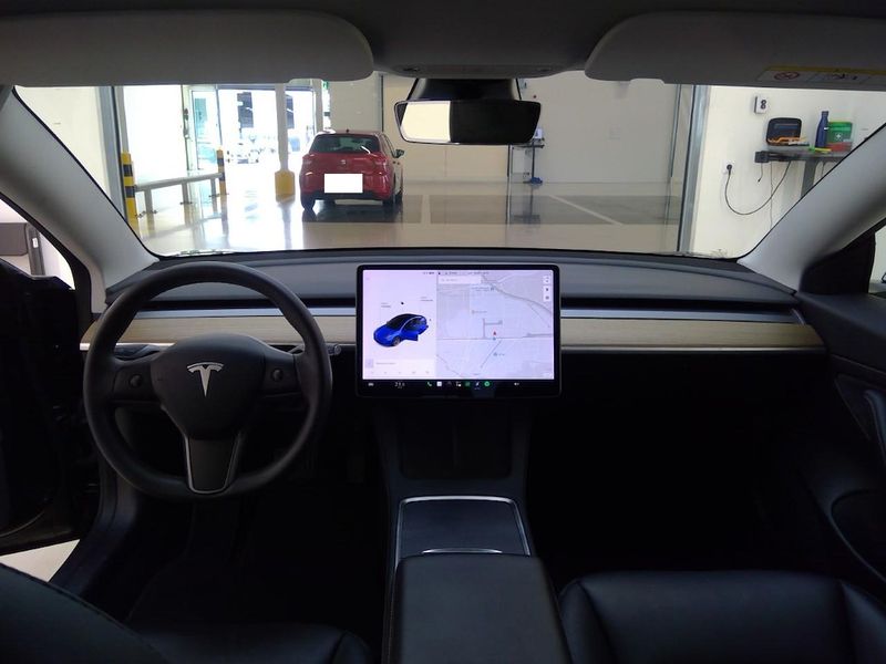Tesla Model 3 Standard Range Plus RWD — zdjęcie 6