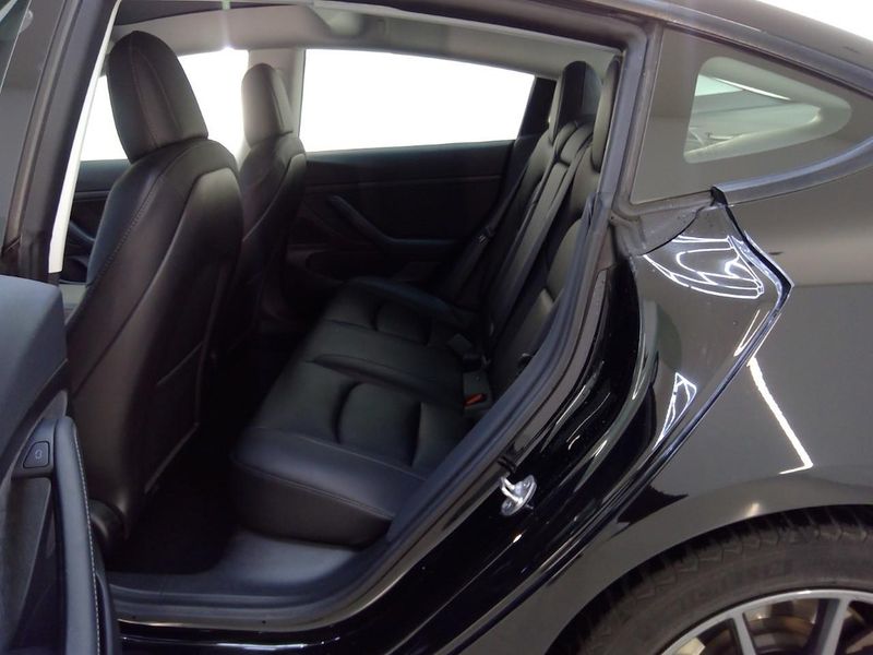Tesla Model 3 Standard Range Plus RWD — zdjęcie 7