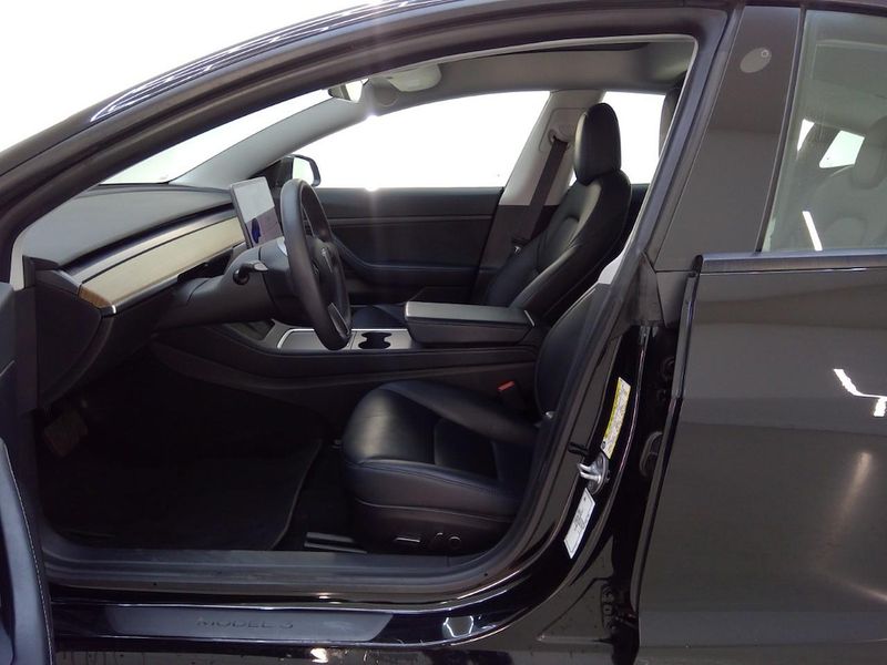 Tesla Model 3 Standard Range Plus RWD — zdjęcie 5