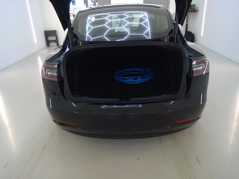 Tesla Model 3 Standard Range Plus RWD — zdjęcie 4