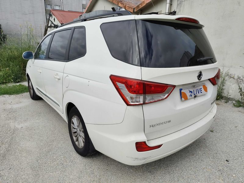 Ssangyong Rodius 2.0 TD Xdi — zdjęcie 3