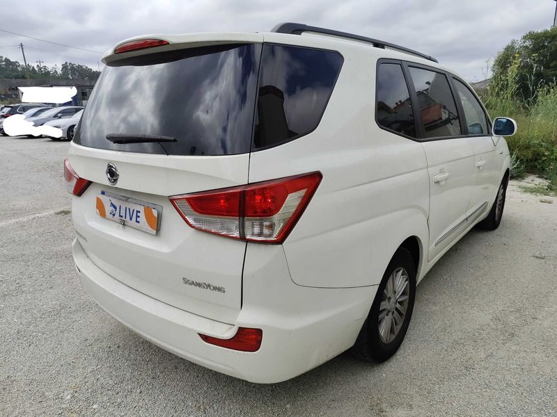 Ssangyong Rodius 2.0 TD Xdi — zdjęcie 5