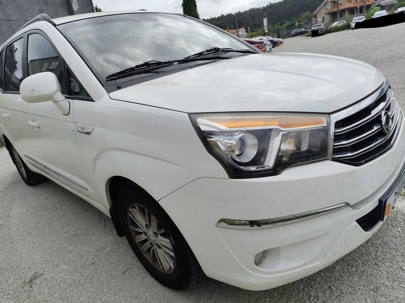 Ssangyong Rodius 2.0 TD Xdi — zdjęcie 6