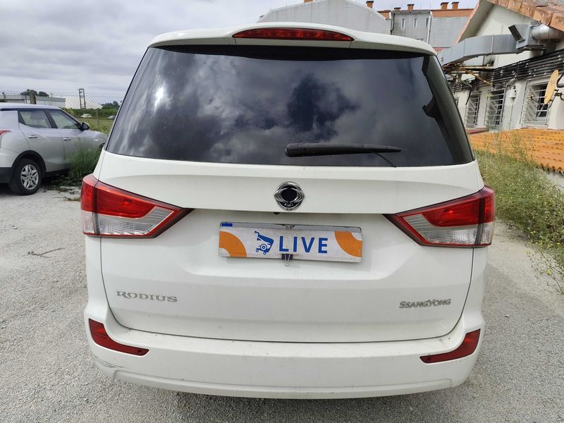 Ssangyong Rodius 2.0 TD Xdi — zdjęcie 4