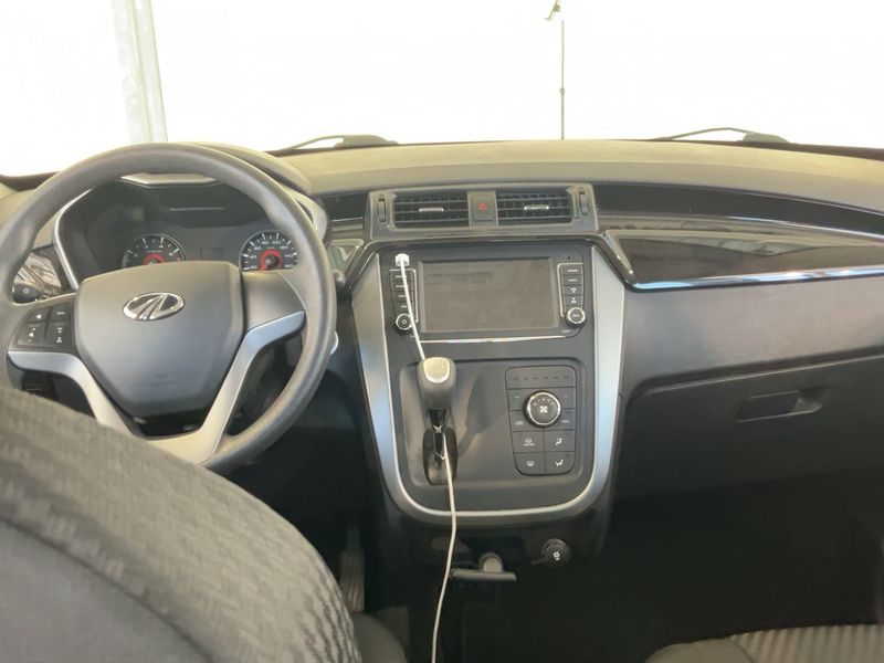 Mahindra KUV 100 1.2 K8 — zdjęcie 12