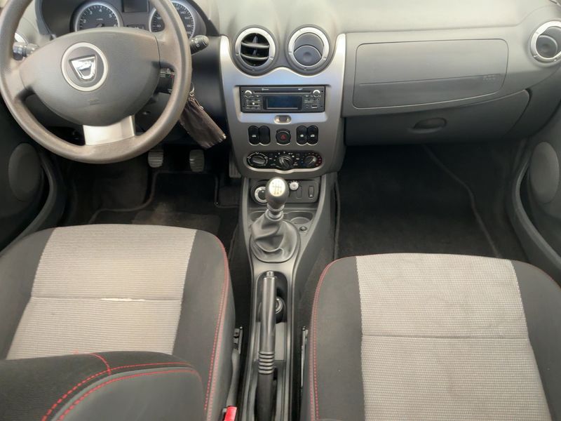 Dacia Duster 1.6 Laureate 4x4 2013 – снимка 17
