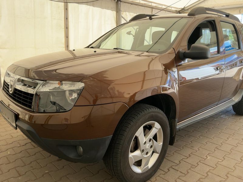 Dacia Duster 1.6 Laureate 4x4 2013 – снимка 2