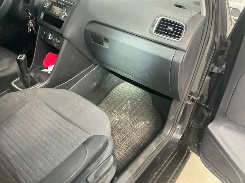 Volkswagen Polo 1.4 FSI Comfortline 2011 – снимка 31