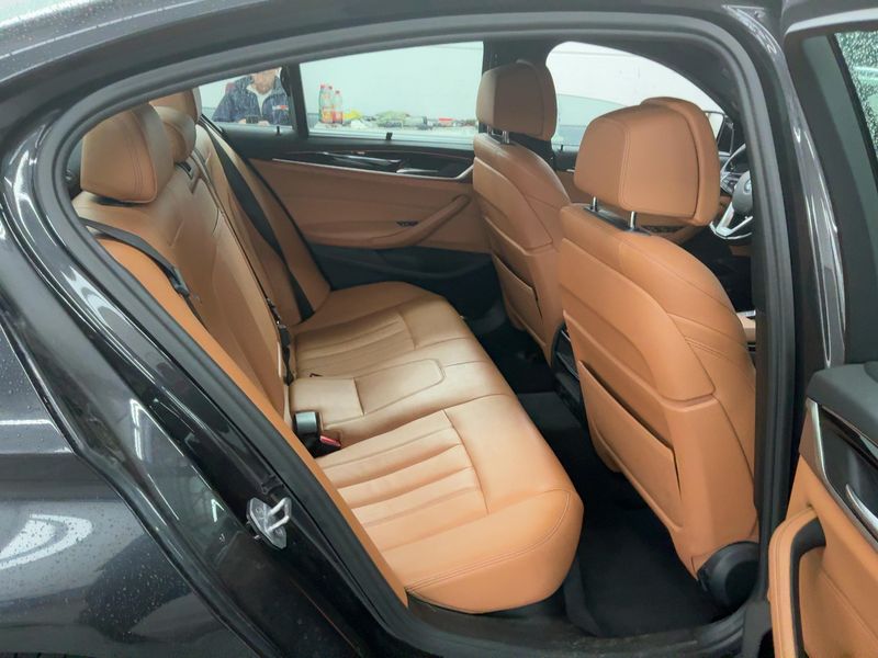 BMW 5er 530d xDrive — zdjęcie 14