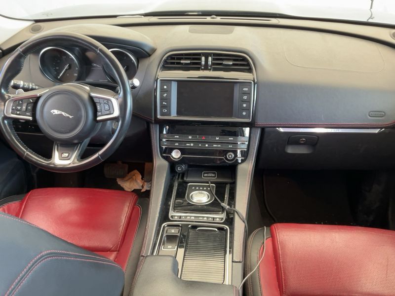 Jaguar F-Pace 20d R-Sport AWD — zdjęcie 12