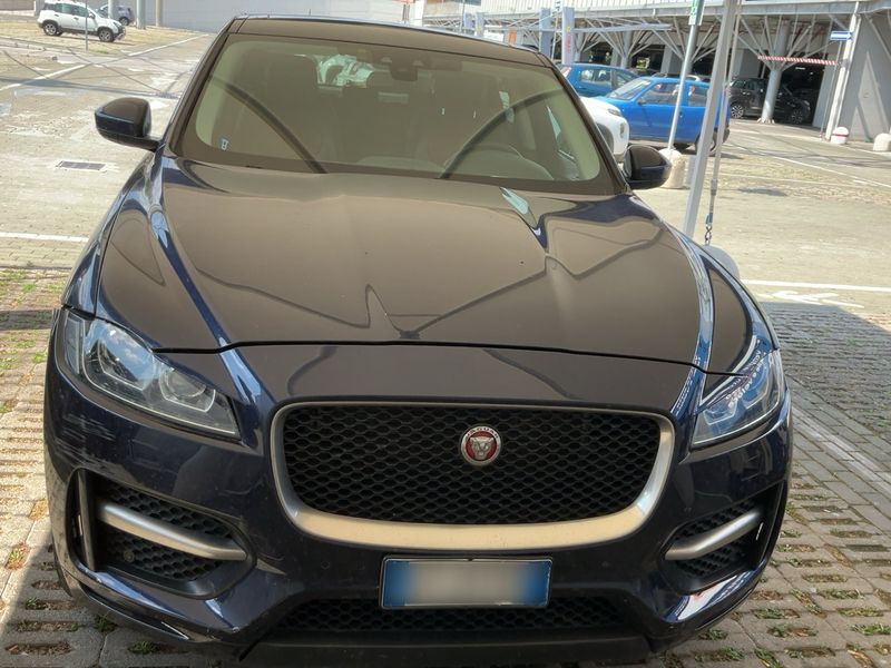 Jaguar F-Pace 20d R-Sport AWD — zdjęcie 9