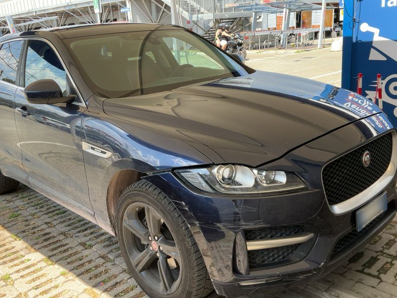 Jaguar F-Pace 20d R-Sport AWD — zdjęcie 8