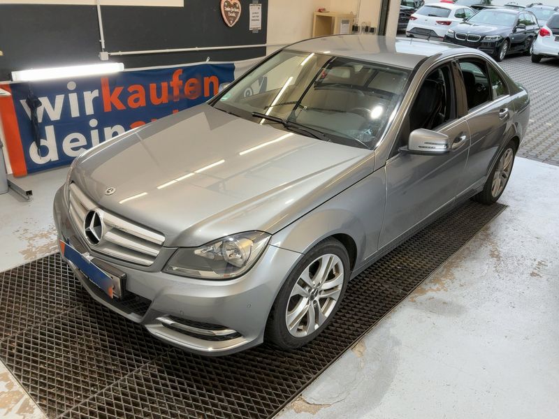 Mercedes-Benz C-Klasse C 200 CGI BlueEfficiency Avantgarde — zdjęcie 1