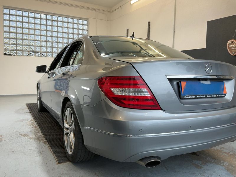 Mercedes-Benz C-Klasse C 200 CGI BlueEfficiency Avantgarde — zdjęcie 3