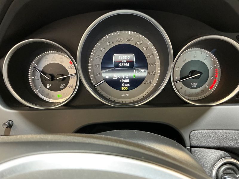 Mercedes-Benz C-Klasse C 200 CGI BlueEfficiency Avantgarde — zdjęcie 13