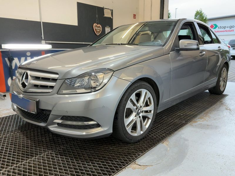 Mercedes-Benz C-Klasse C 200 CGI BlueEfficiency Avantgarde — zdjęcie 2