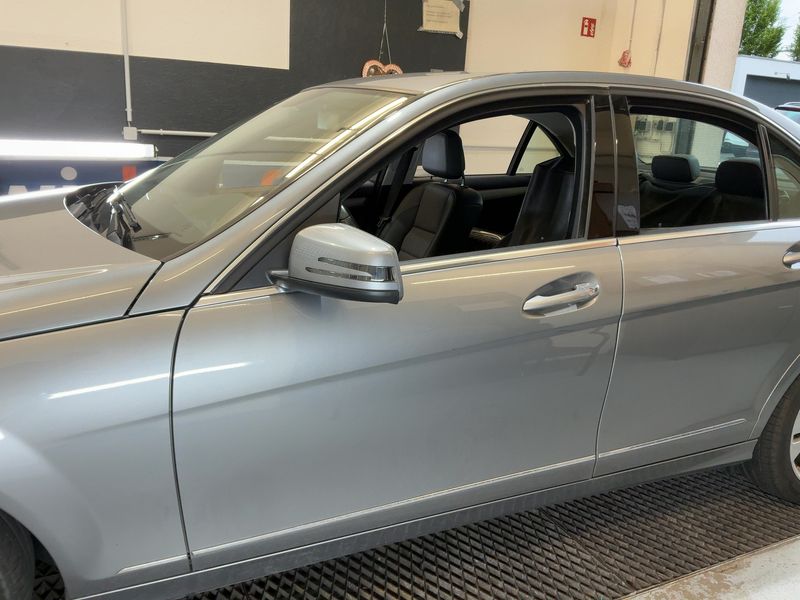Mercedes-Benz C-Klasse C 200 CGI BlueEfficiency Avantgarde — zdjęcie 4