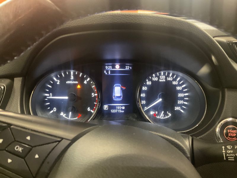 Nissan X-Trail 1.7 dCi Tekna — zdjęcie 13