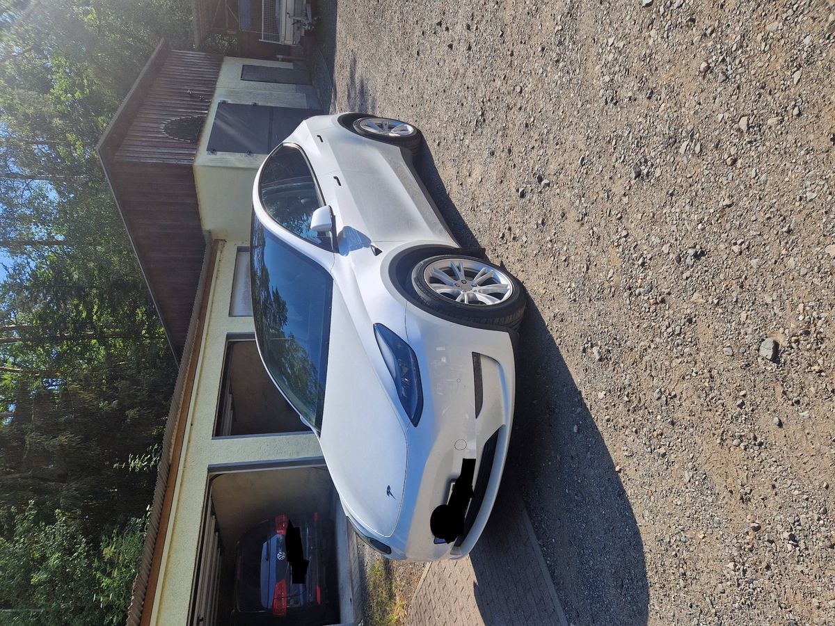 Tesla Model 2022