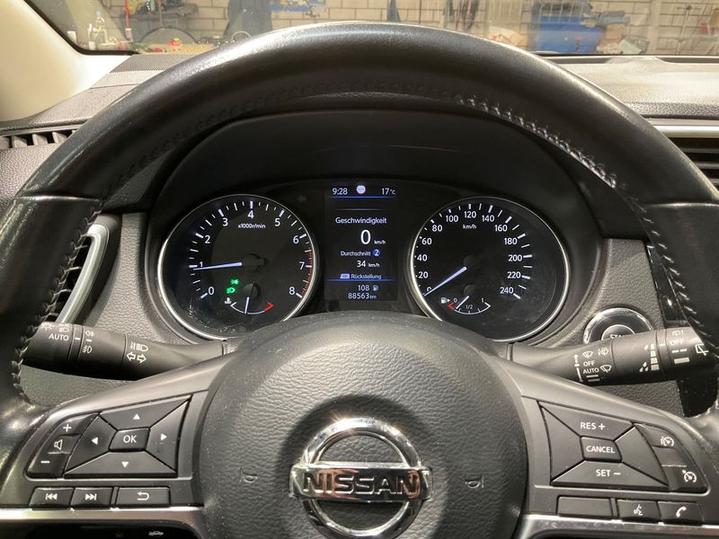 Nissan Qashqai 1.3 DIG-T N-Connecta — zdjęcie 13