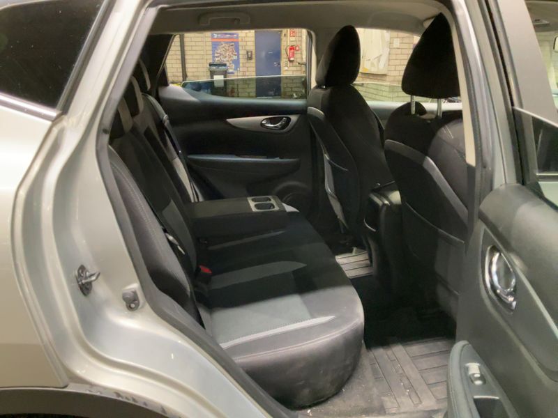Nissan Qashqai 1.3 DIG-T N-Connecta — zdjęcie 14