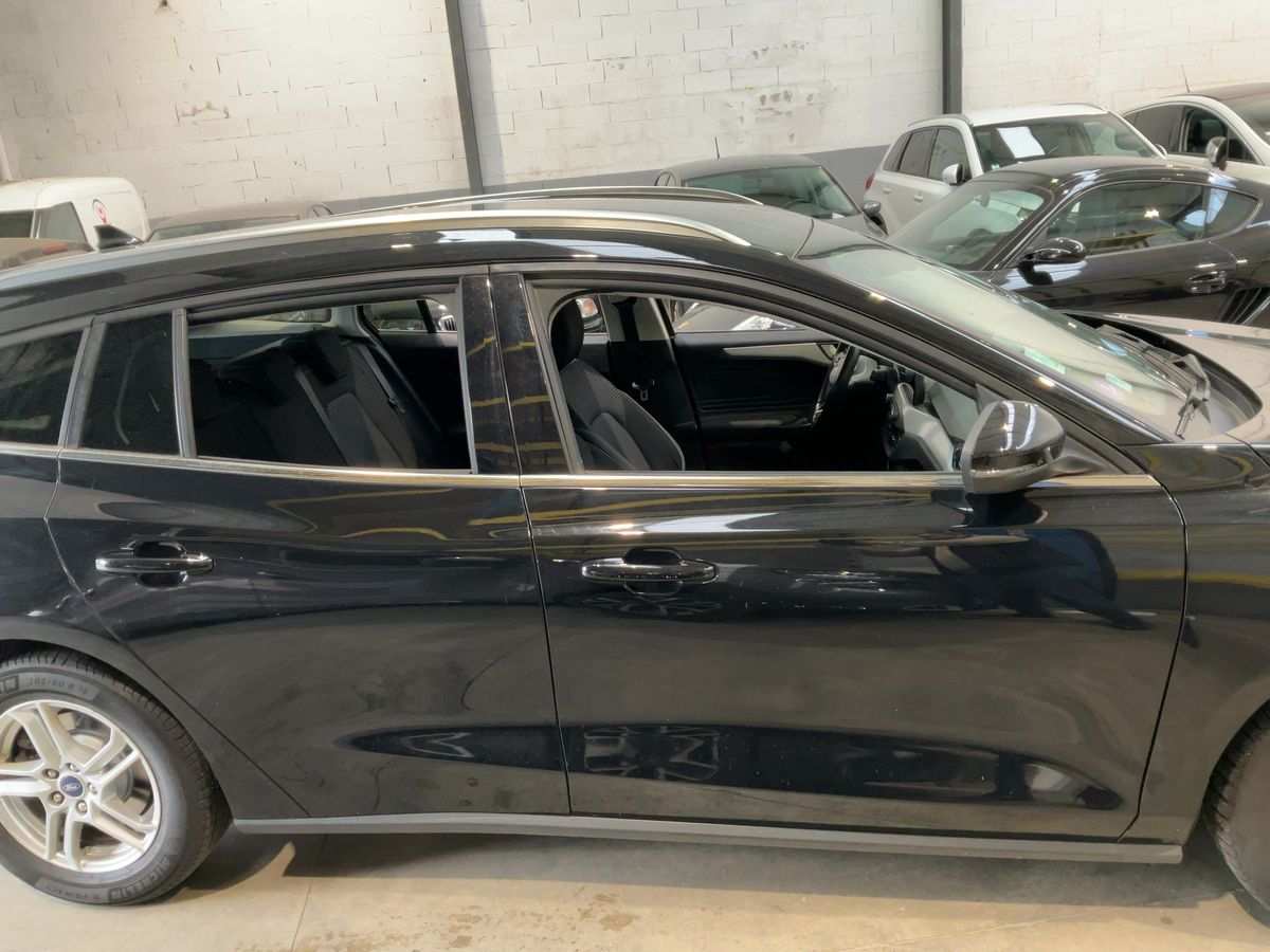 Ford Focus 2020 — photo 11