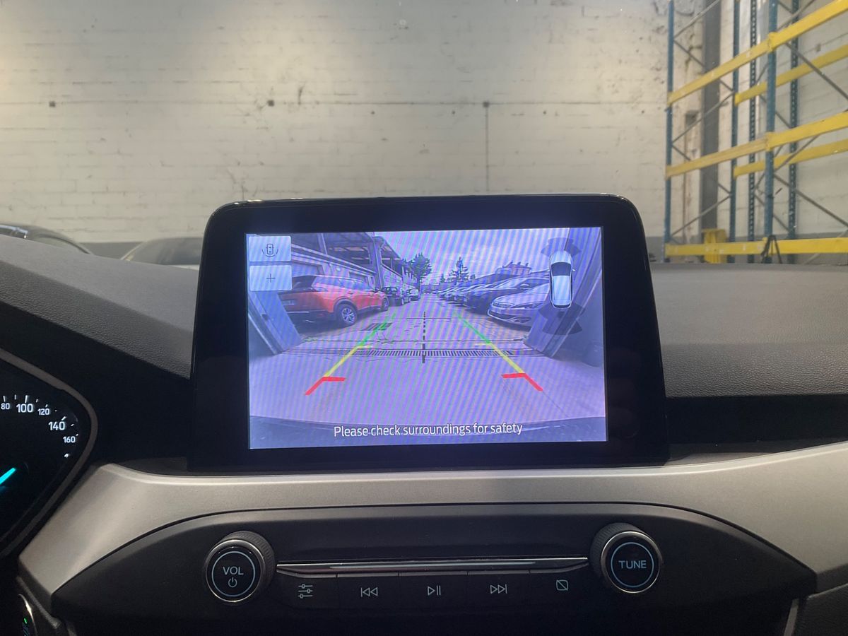 Ford Focus 2020 — photo 39