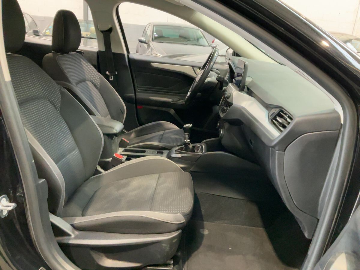 Ford Focus 2020 — photo 17