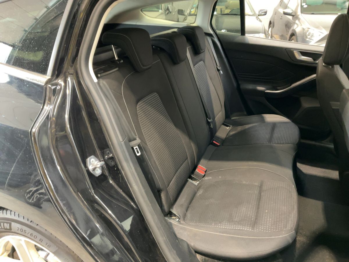 Ford Focus 2020 — photo 20