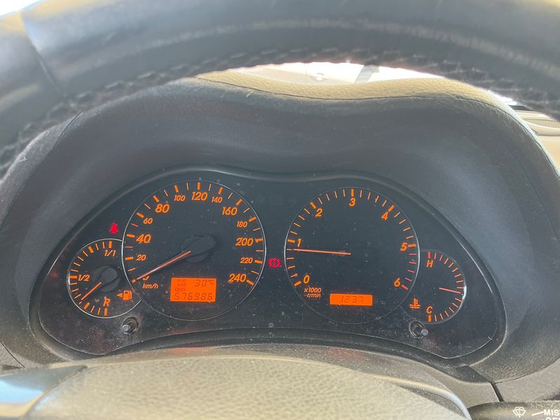 Toyota Avensis 2.0 D-4D Executive Liftback 2004 – снимка 4
