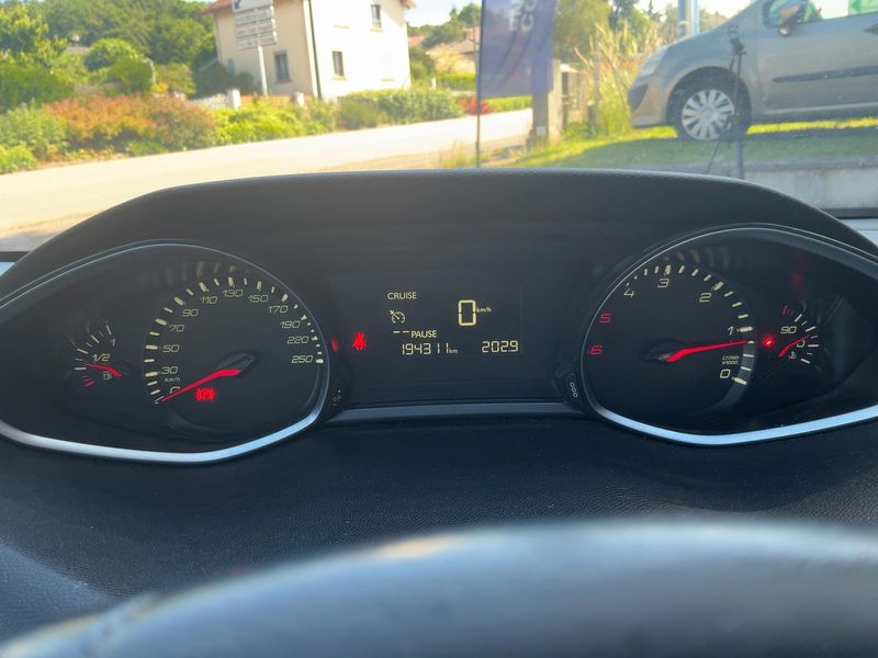 Peugeot 308 1.6 Blue-HDi Active — zdjęcie 13