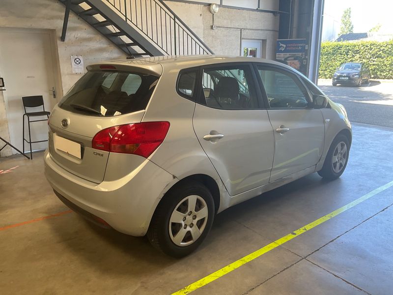 Kia Venga 1.4 CRDi Style — zdjęcie 2