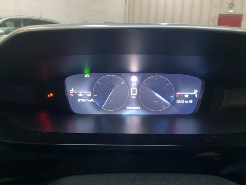 Peugeot 408 1.2 PureTech Allure Pack — zdjęcie 13