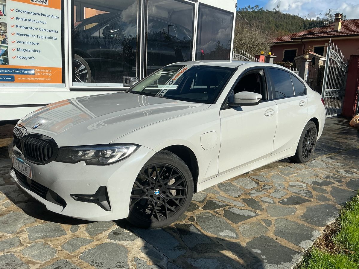 BMW 3er 330e xDrive Advantage