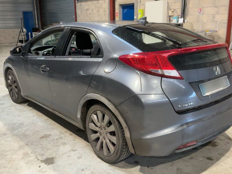 Honda Civic 2.2 DTEC I-DTEC Executive Navi — zdjęcie 3