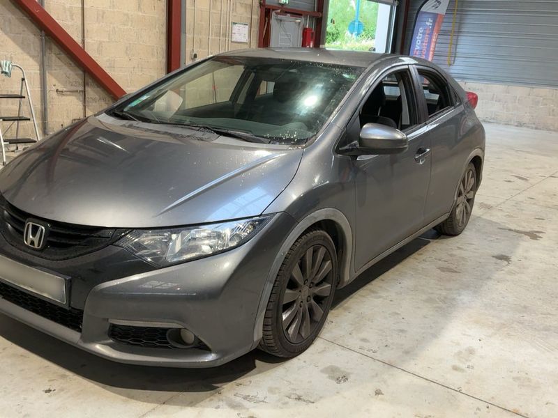 Honda Civic 2.2 DTEC I-DTEC Executive Navi — zdjęcie 2