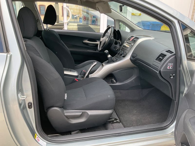 Toyota Auris 1.6 Sol — zdjęcie 3