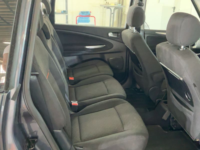Ford Galaxy 2.0 TDCi Trend — zdjęcie 14