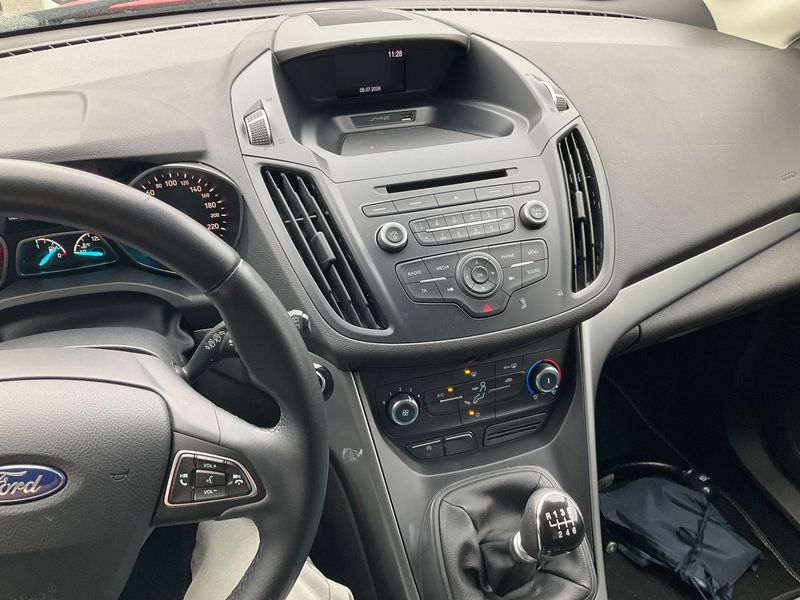 Ford Kuga 1.5 EcoBoost Trend — zdjęcie 12