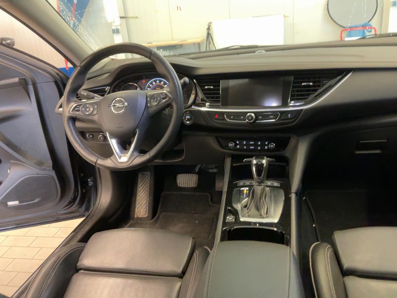 Opel Insignia Sports Tourer 2.0 SIDI Turbo Innovation 4x4 — zdjęcie 12