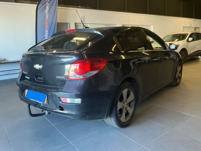 Chevrolet Cruze 2.0 Diesel LTZ — zdjęcie 2