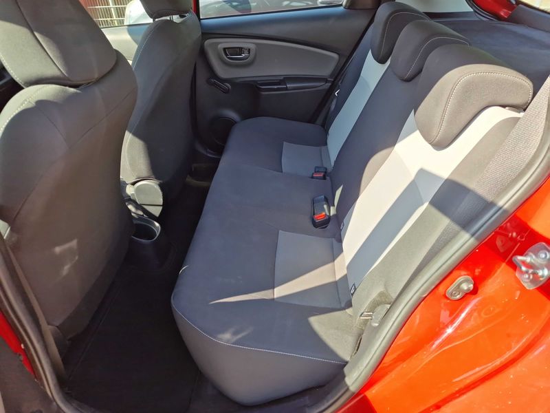 Toyota Yaris 1.0 VVT-i Comfort — zdjęcie 13