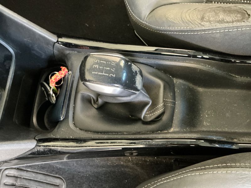 Peugeot 2008 1.2 PureTech Allure 2017 – снимка 26