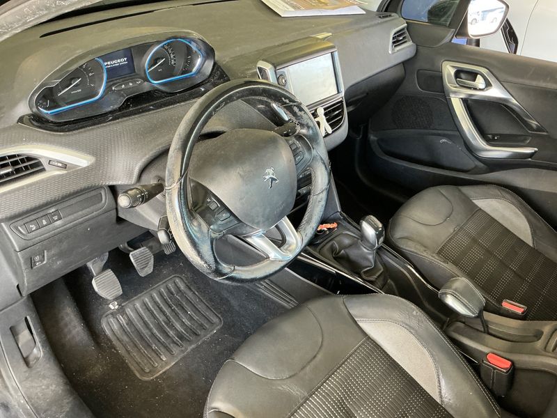 Peugeot 2008 1.2 PureTech Allure 2017 – снимка 30