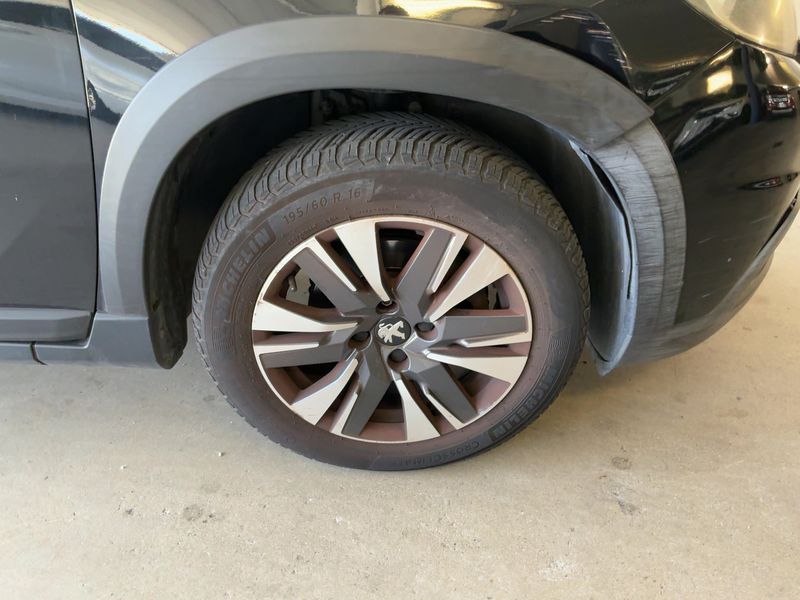 Peugeot 2008 1.2 PureTech Allure 2017 – снимка 11